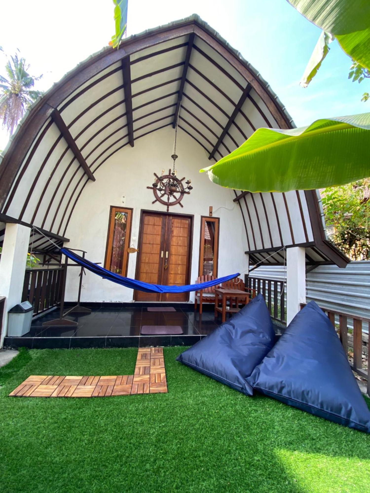Mustika Ocean Lodge Гили Еър Екстериор снимка